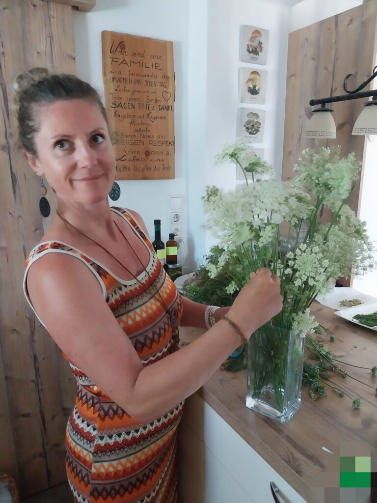 1000099084 3 768x1024